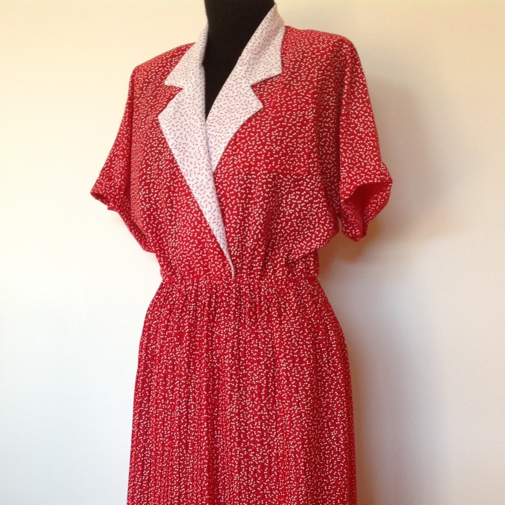 VINTAGE v Neck dress short sleeves EUC